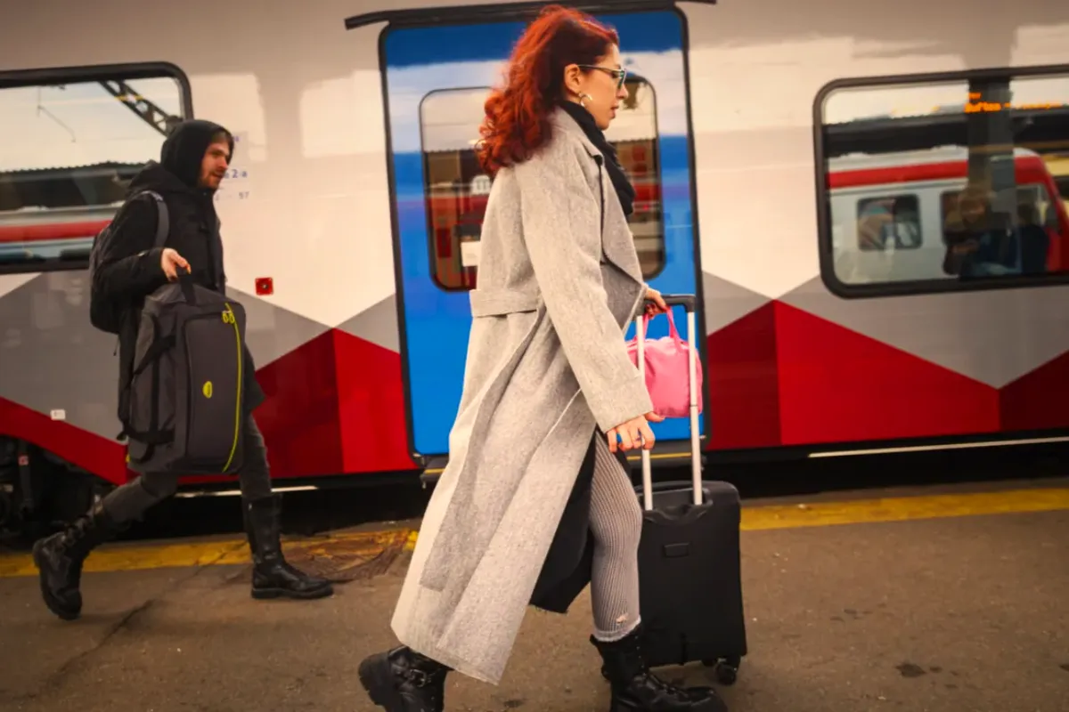 Trenurile vor circula normal în noaptea trecerii la ora de iarnă
